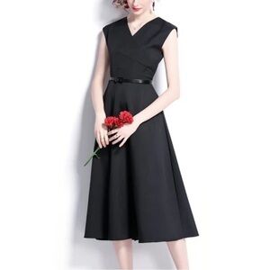 NEW KAIMILAN Sleeveless A-line Midi Black